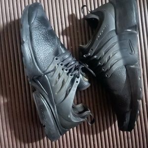Presto Women’s Nike Training Shoes in Triple Decker Black Size 12